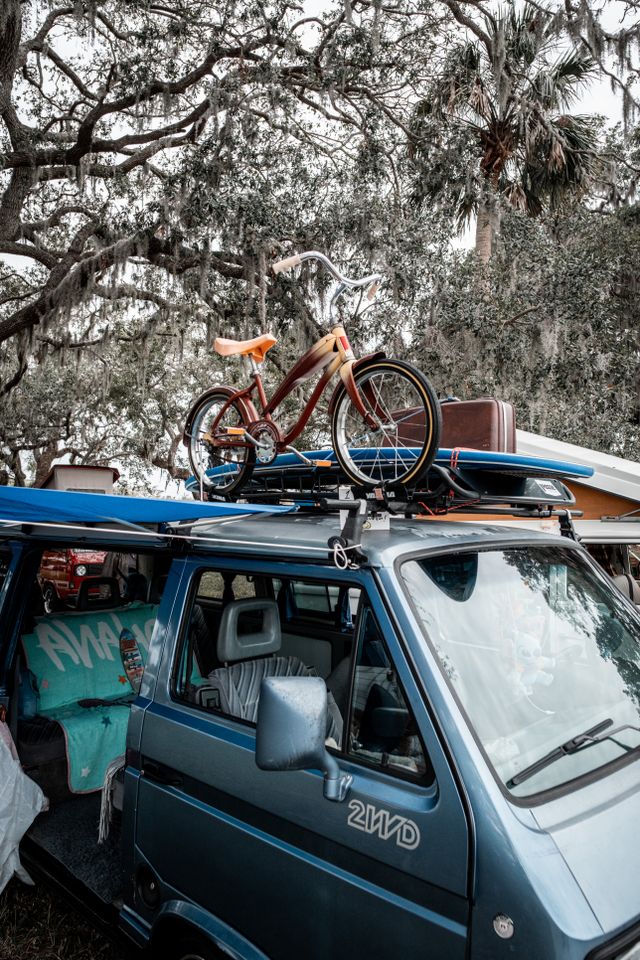 Rail / roof-rack clamp